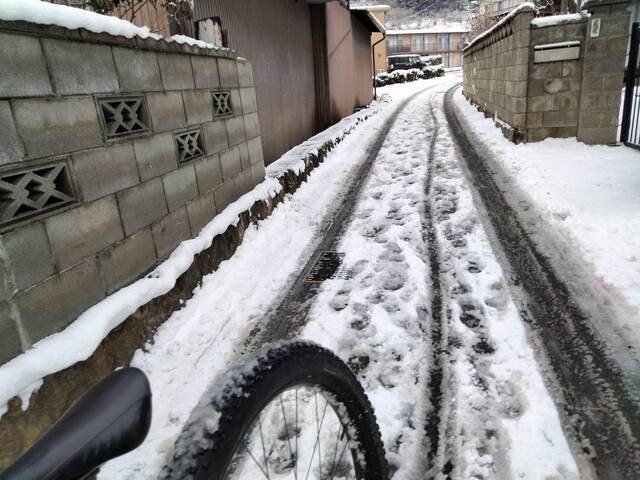 チェーンは融雪剤に勝てません。
